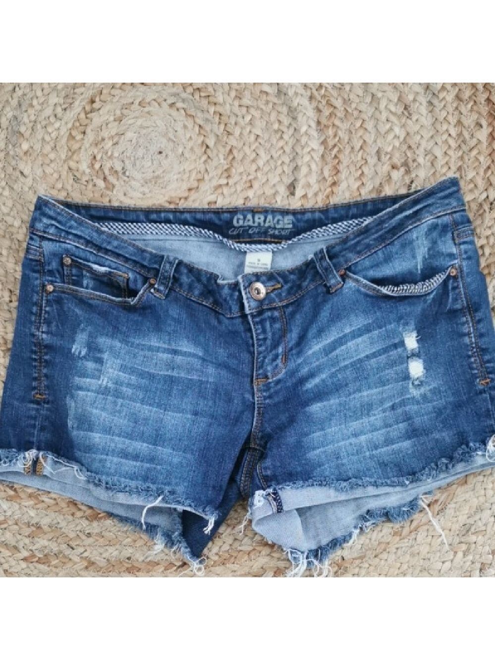 Garage Juniors Womens Cut Off Summergirl Distressed Shorts. Size 9